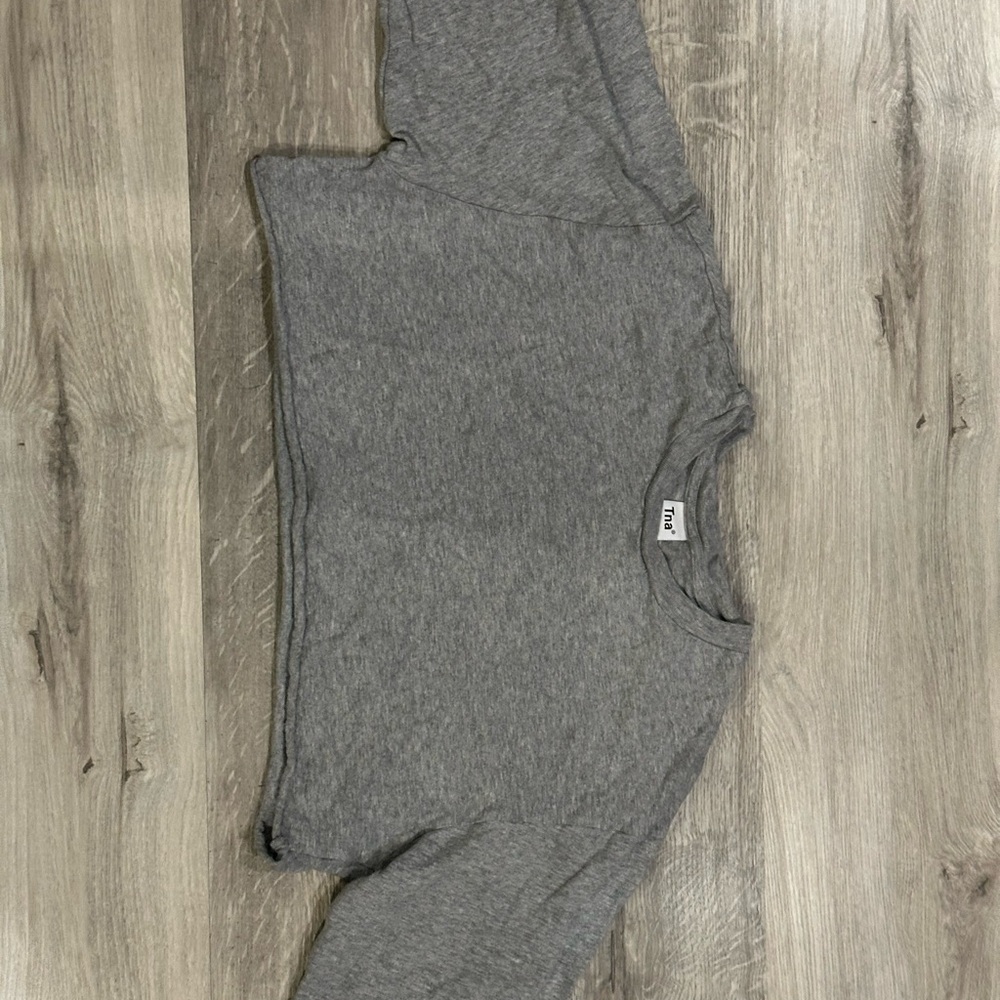 Women’s TNA 2xs gray longsleeve crop top